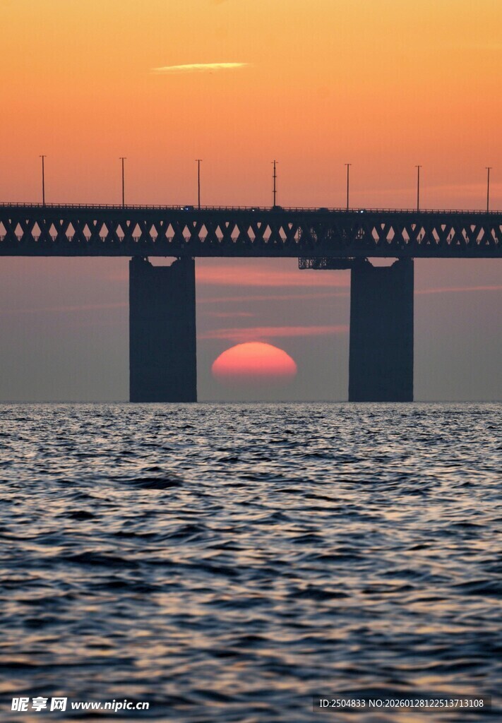 海上大桥日落美景
