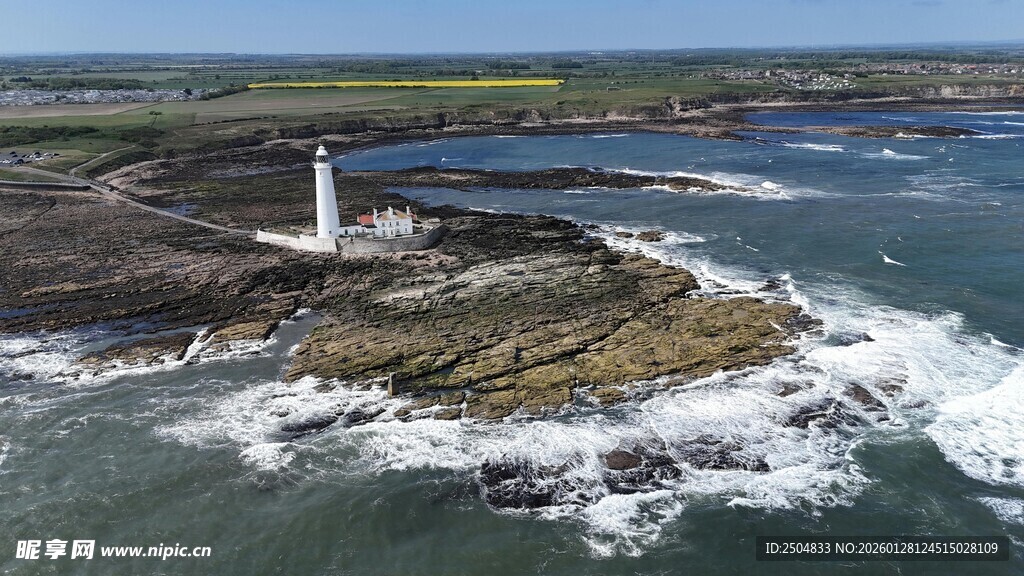 海岸灯塔俯瞰图
