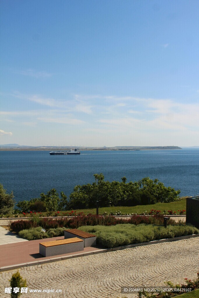 海滨美景 绿植环绕海岸线
