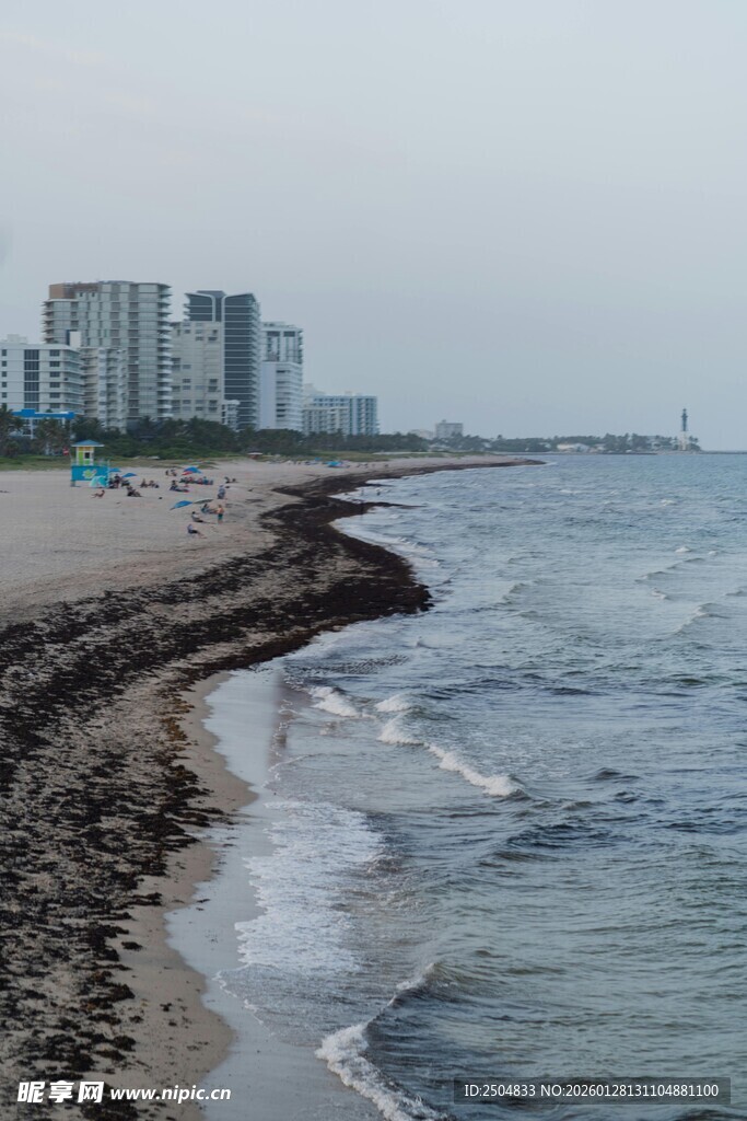 海滨城市的美丽海岸线
