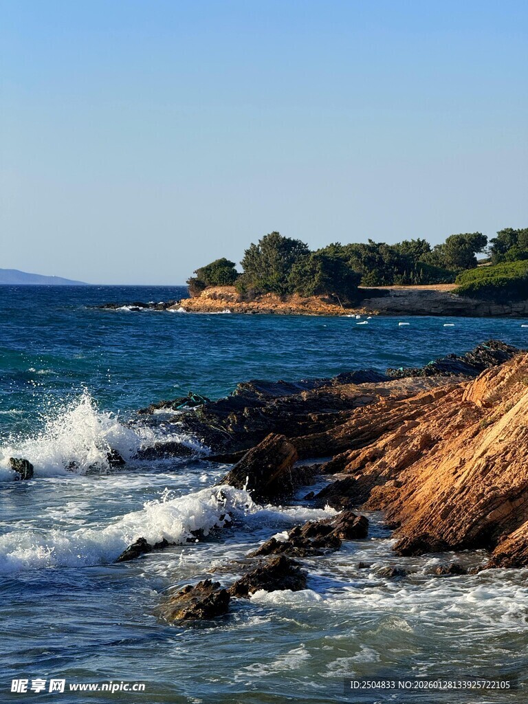 海边礁石 海浪拍岸美景