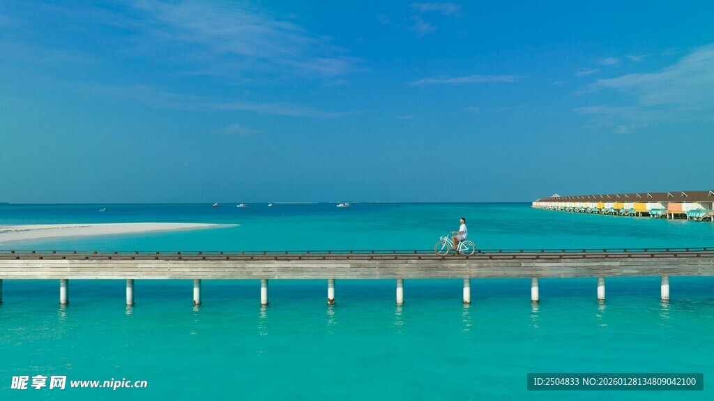 美丽海岛栈桥风光