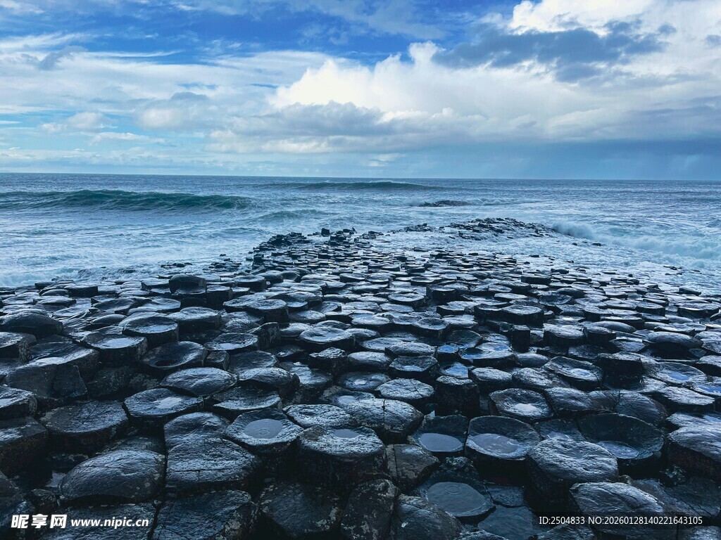 巨人之路海岸壮丽自然景观