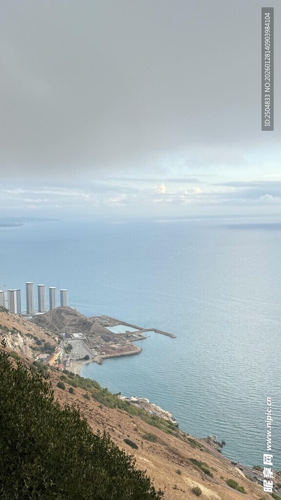 俯瞰海上风力发电场