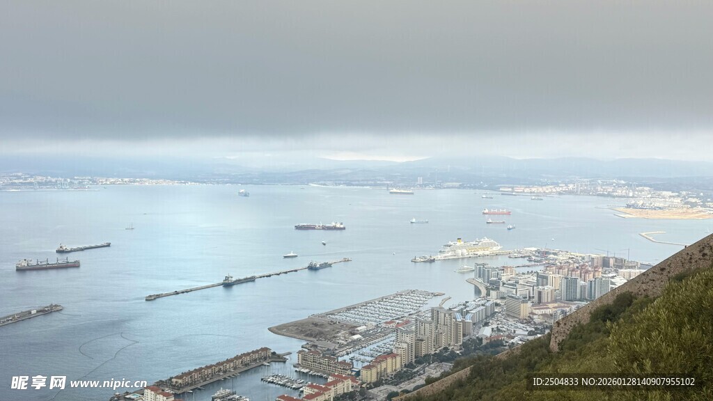 俯瞰海港码头美丽景致