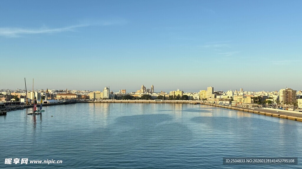 海滨城市美丽的水域风光