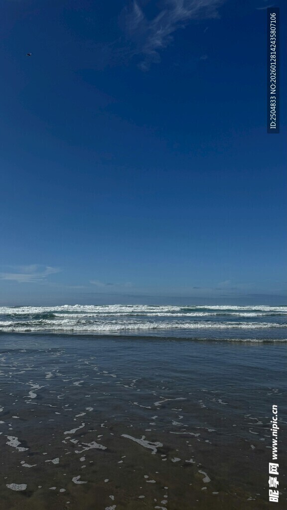 海边美景 海浪轻拍沙滩