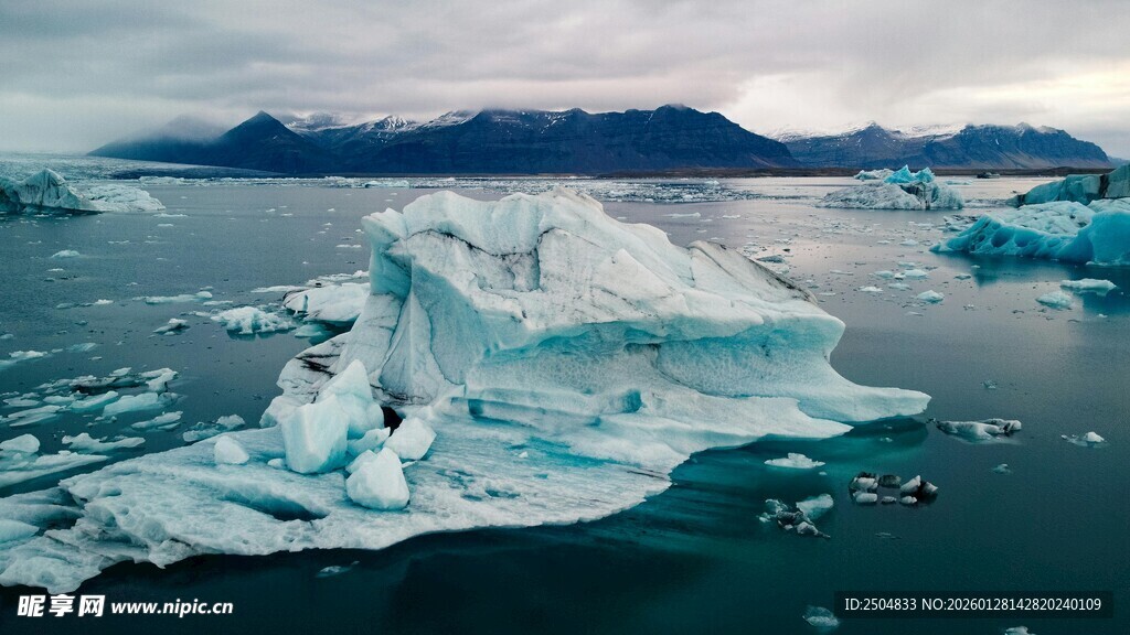 北极冰川景观