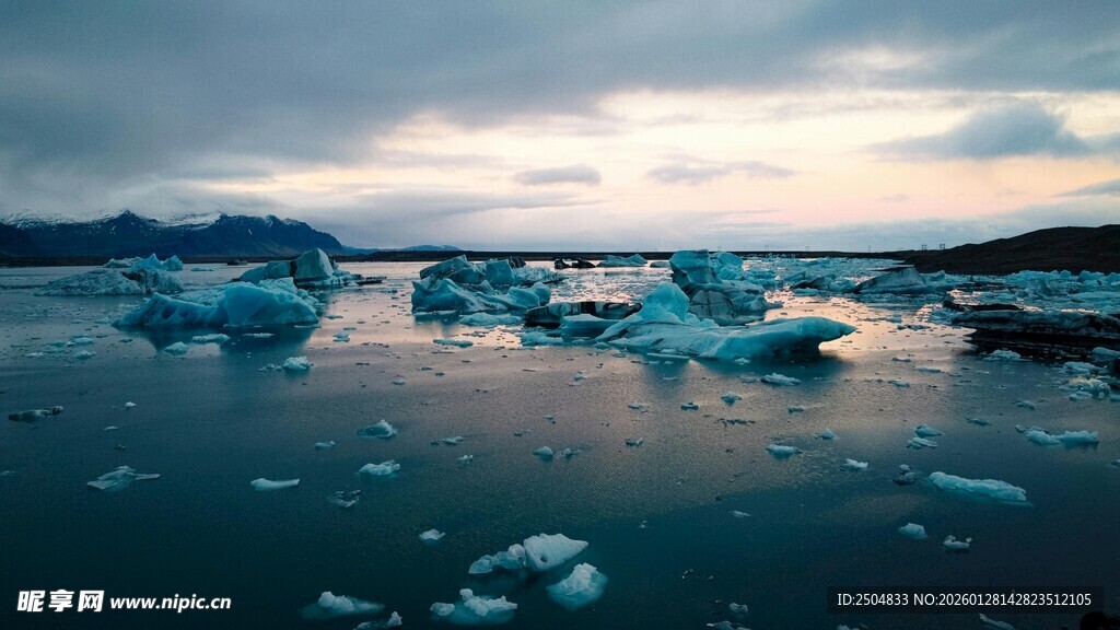 冰川海面的梦幻自然景观