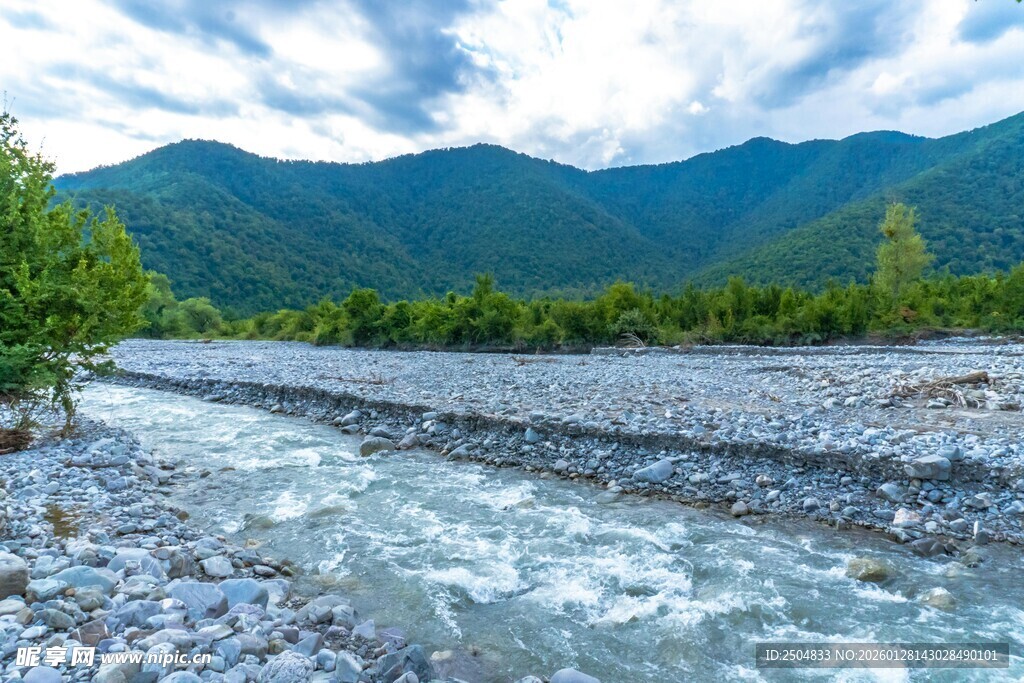 山间溪流 自然清新之景