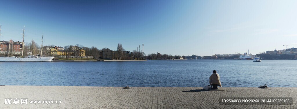 海边独行者的静谧时刻