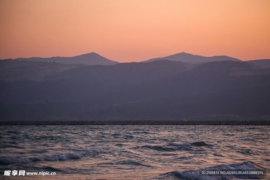 夕阳下的山海美景