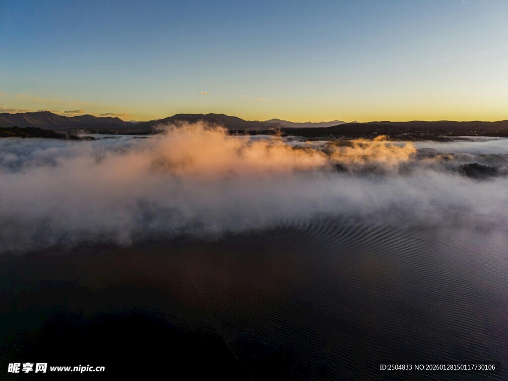 云海之上的壮丽日出景观