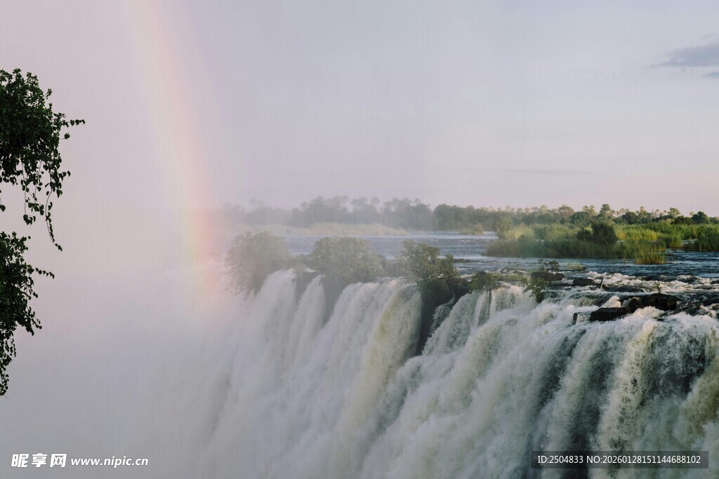 尼亚加 瀑布上空的绚丽彩虹