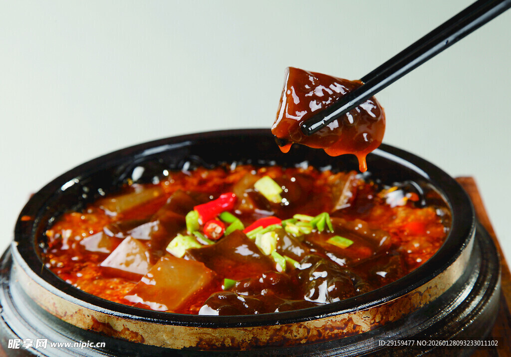香辣诱人的美味红烧菜肴