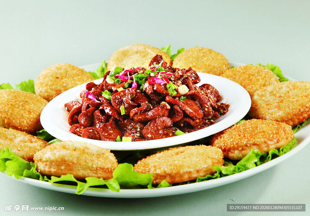 美味辣子鸡配特色饼