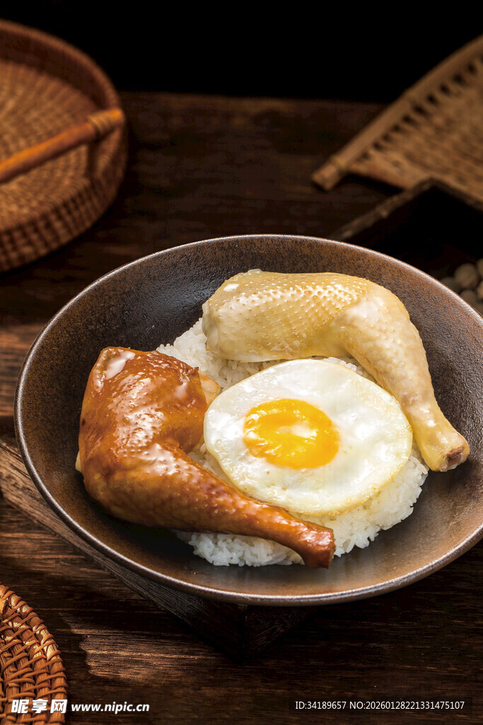 鸡腿煎蛋盖浇饭