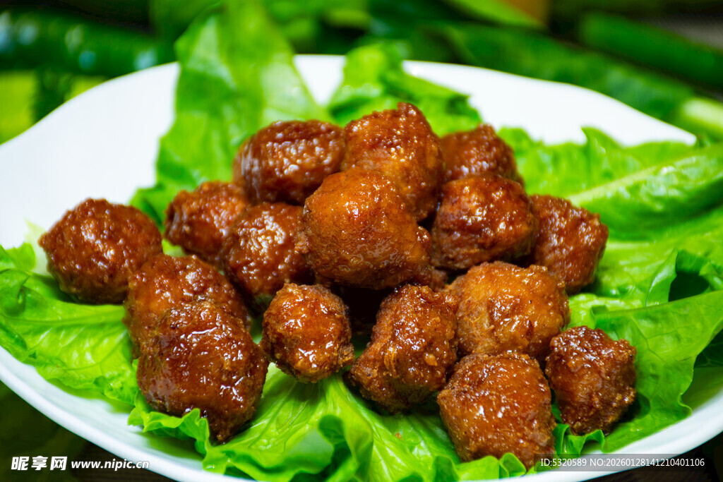 美味肉丸配生菜