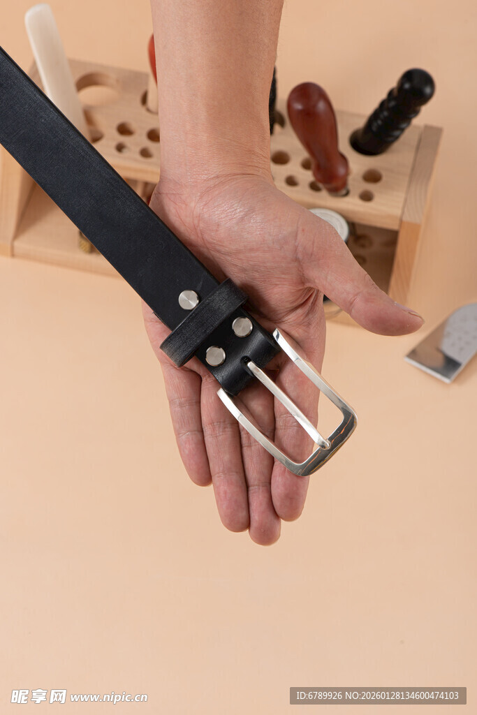 男士展示时尚皮带