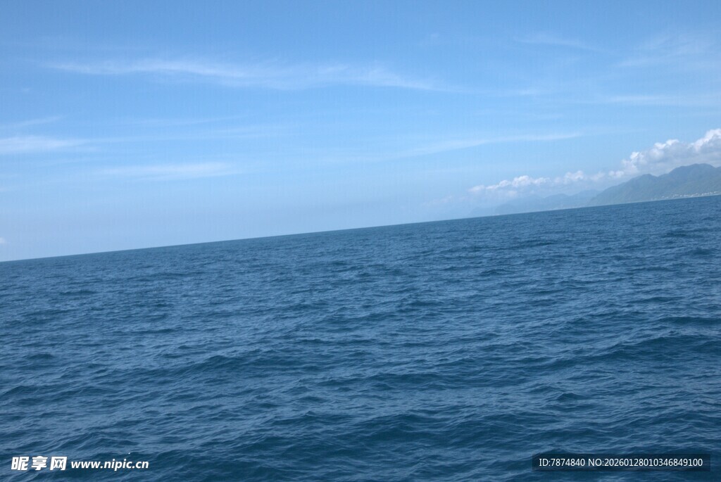 广阔蔚蓝大海与天际线