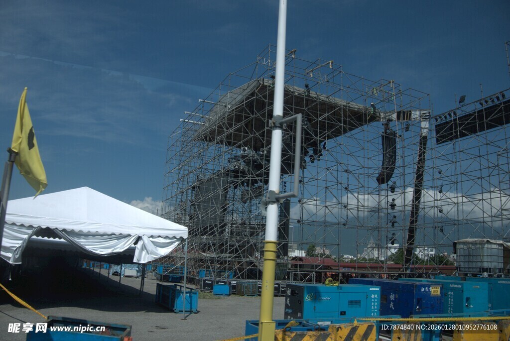 施工现场的建筑设备场景