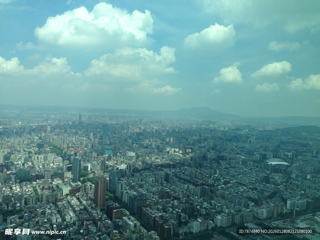 俯瞰城市天际线景观