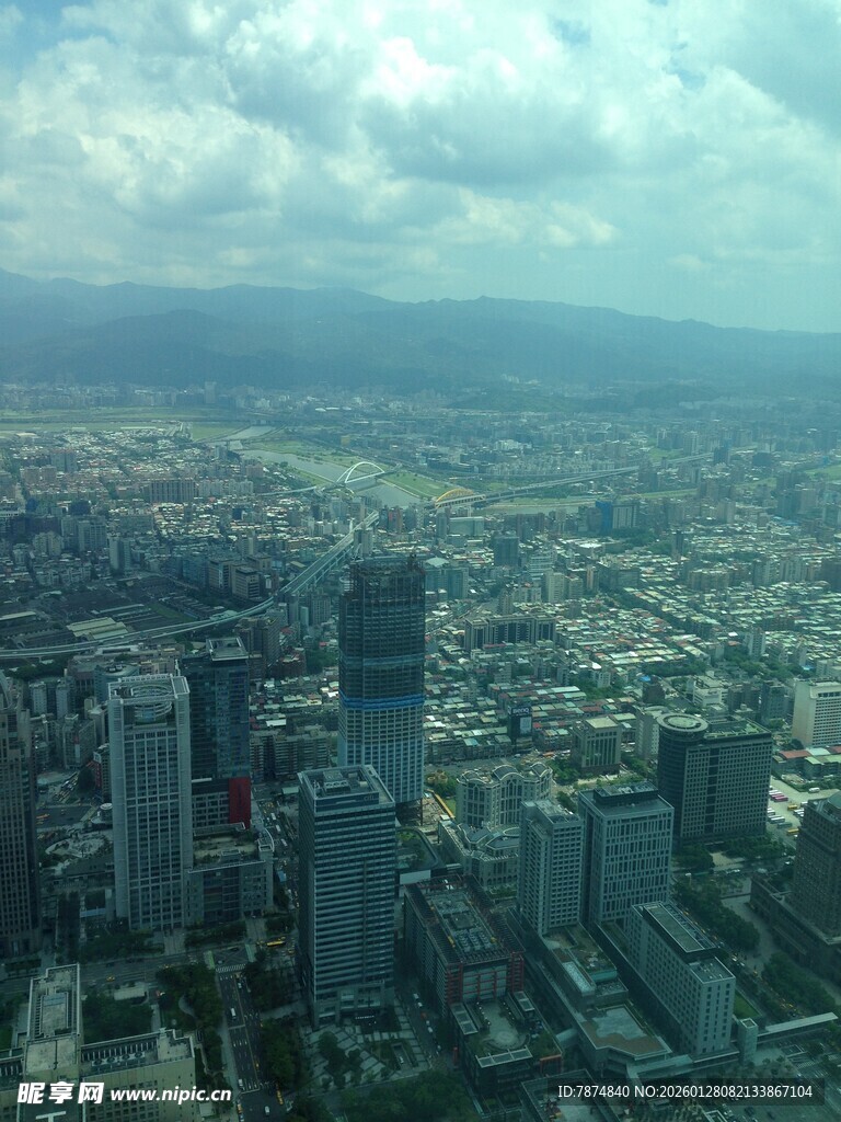 俯瞰繁华都市天际线