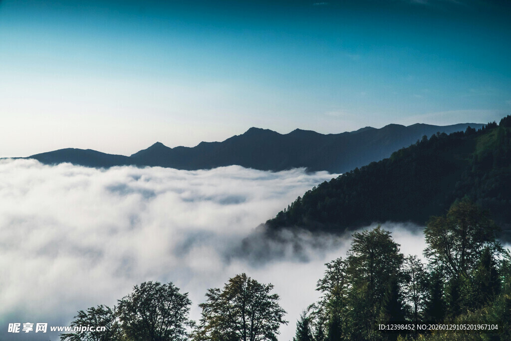 山间云海美景