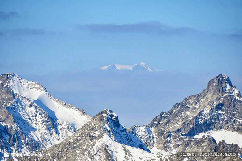 壮丽雪山景观