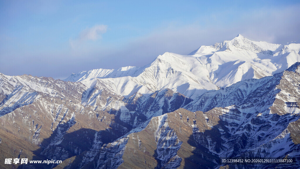 壮丽雪山景观