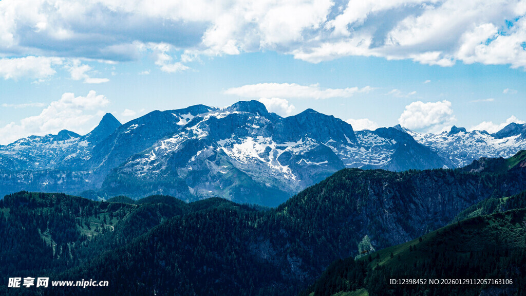 壮丽雪山山脉景观