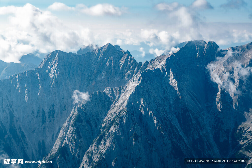 巍峨壮丽的高山景观