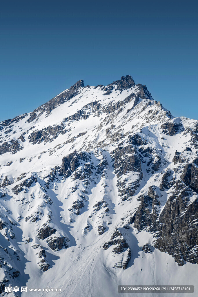 巍峨雪山