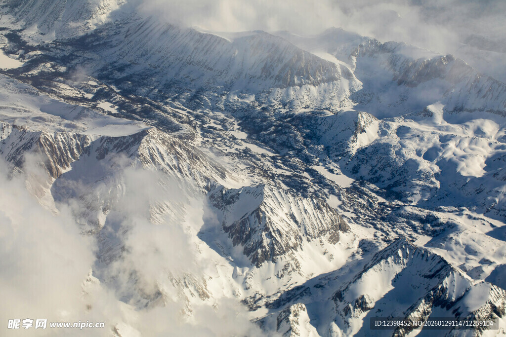 壮丽雪山景观