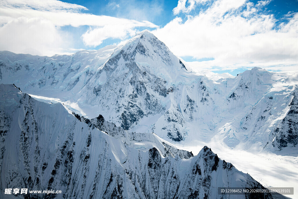 壮丽雪山景观