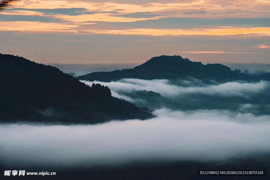 山间云海日出美景