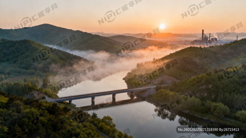 辽宁阜新老工业基地早晨绿水青山