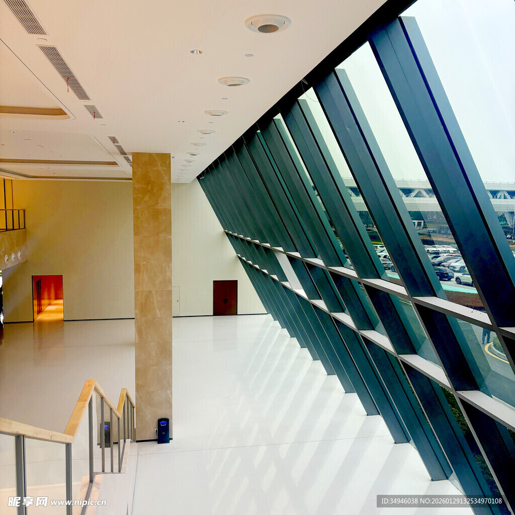 现代建筑室内玻璃楼梯景观
