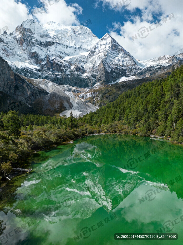 雍泽绿措湖 全景