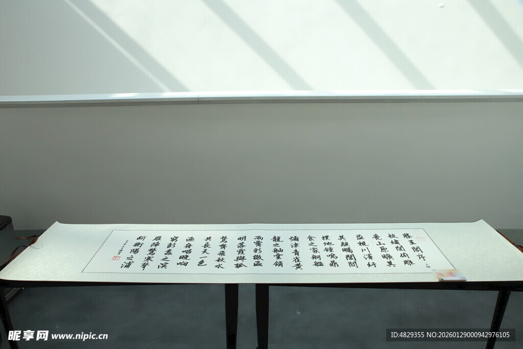 书法作品展示于简约展架