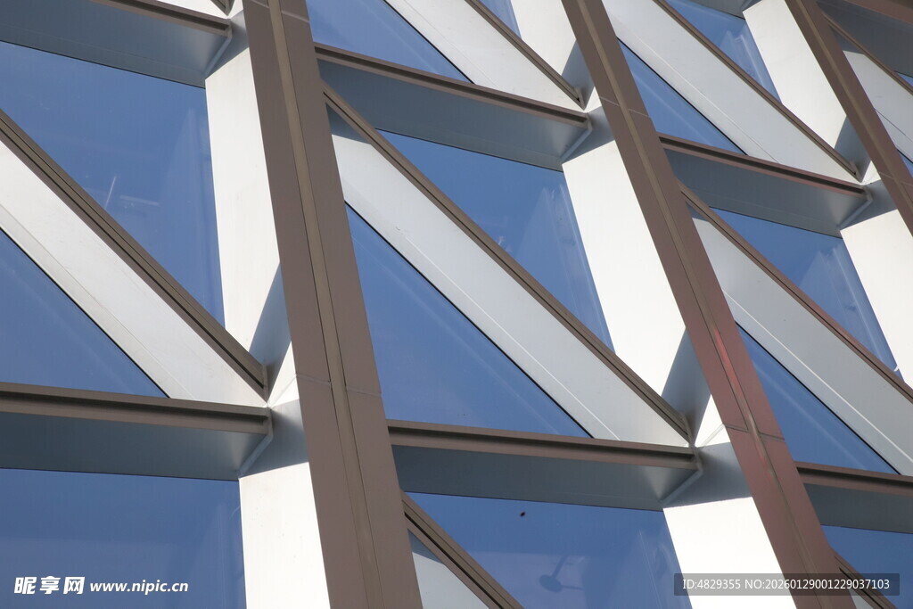 现代建筑几何结构玻璃幕墙