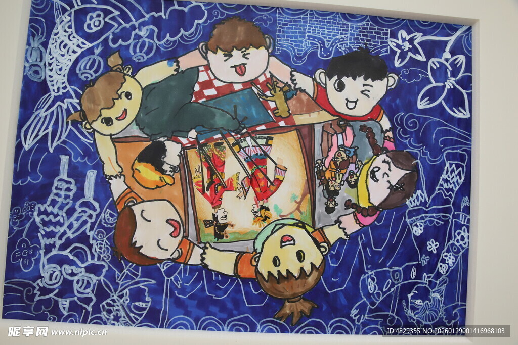 儿童创意绘画中的欢乐场景