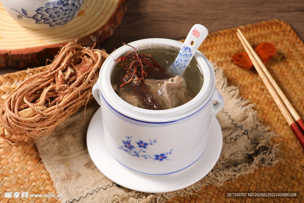 五指毛桃炖龙骨