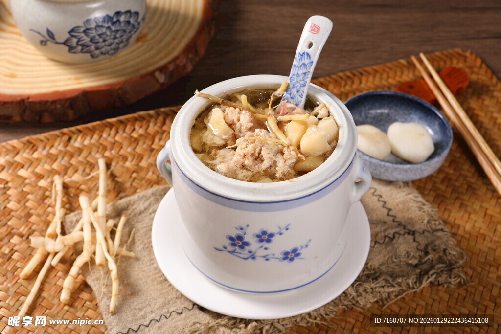 鲜茅根马蹄瘦肉炖盅