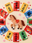 马形摆件伴多彩福字卡片