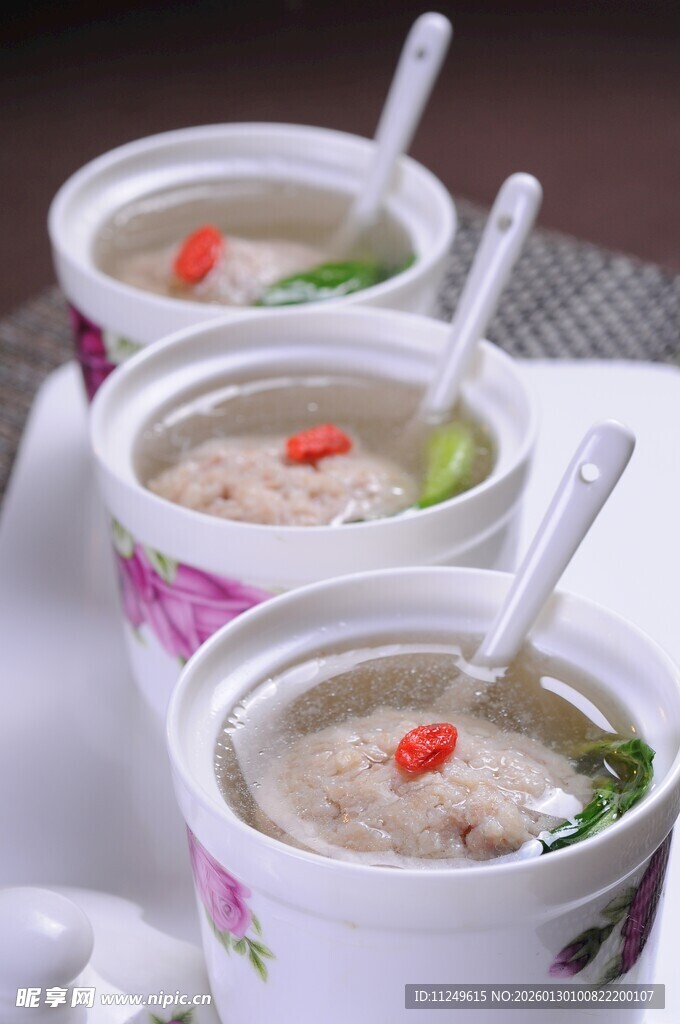 清汤水晶狮子头