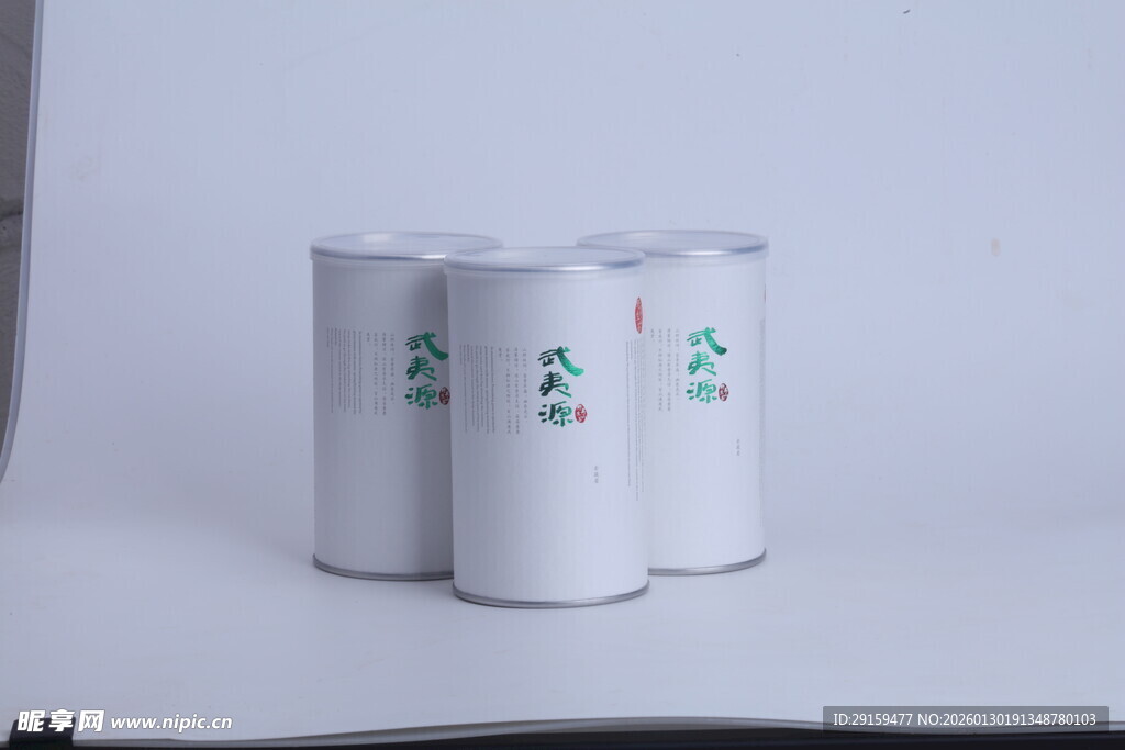 三卷白色电池整齐摆放