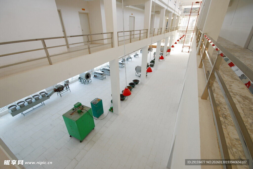 现代化宽敞的工业生产走廊