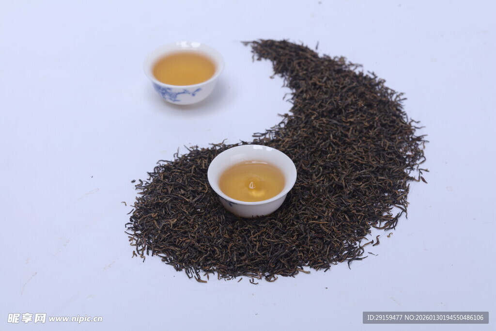 阴阳太极造型的茶饮展示