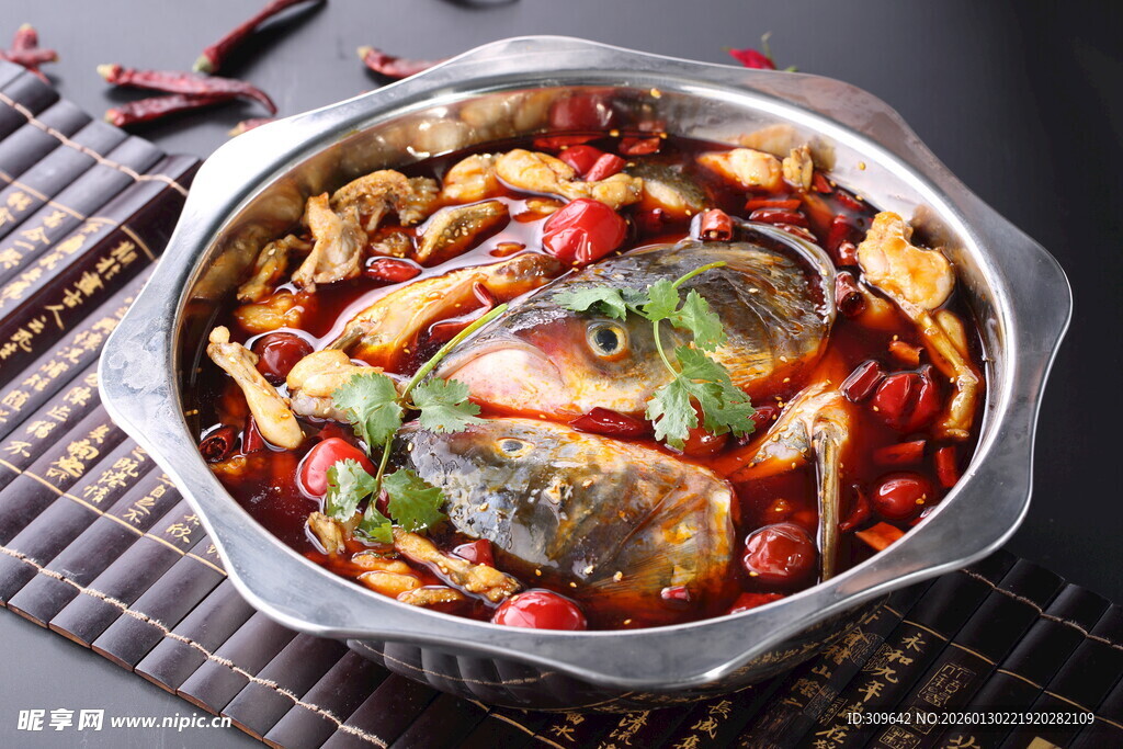 美味香辣的特色炖鱼锅